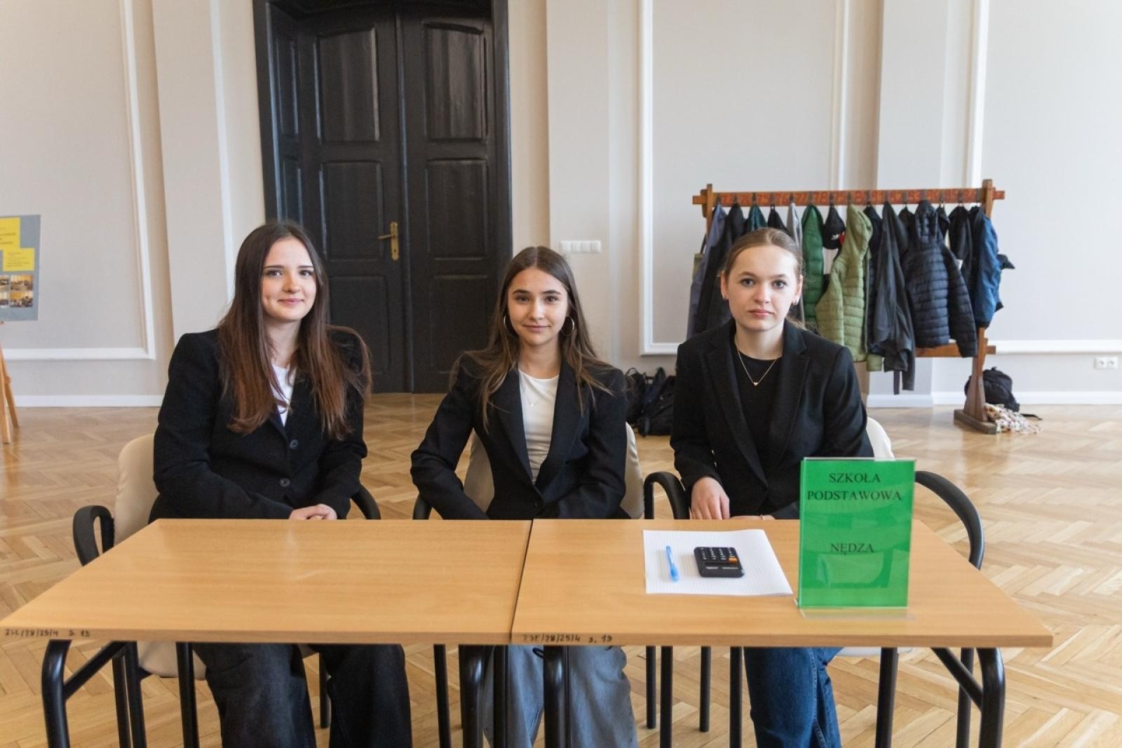 Zdjęcie w galerii na portalu naszraciborz.pl: Matematyka i ekonomia w jednej grze – emocjonująca rywalizacja uczniów z całego powiatu wiadomości z regionu