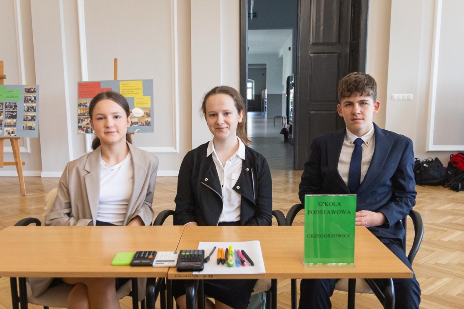 Zdjęcie w galerii na portalu naszraciborz.pl: Matematyka i ekonomia w jednej grze – emocjonująca rywalizacja uczniów z całego powiatu wiadomości z regionu