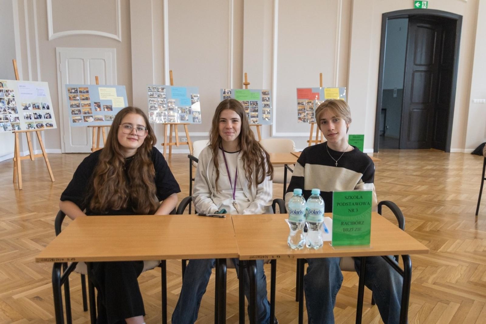 Zdjęcie w galerii na portalu naszraciborz.pl: Matematyka i ekonomia w jednej grze – emocjonująca rywalizacja uczniów z całego powiatu wiadomości z regionu