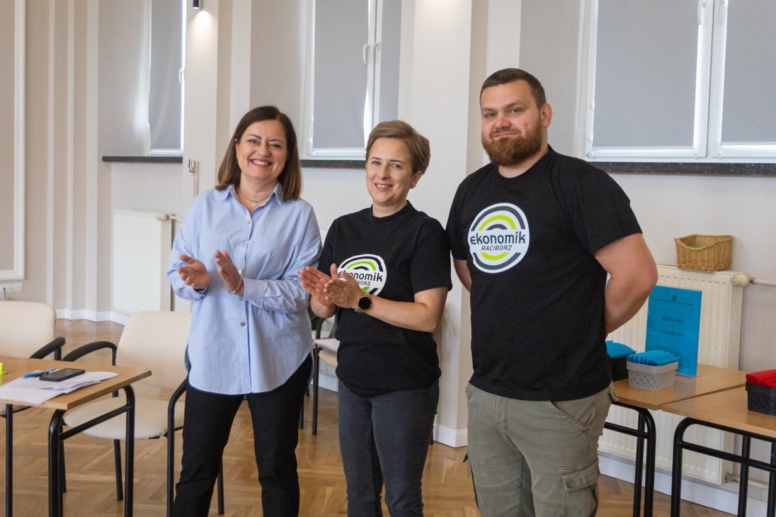 Zdjęcie w galerii na portalu naszraciborz.pl: Matematyka i ekonomia w jednej grze – emocjonująca rywalizacja uczniów z całego powiatu wiadomości z regionu