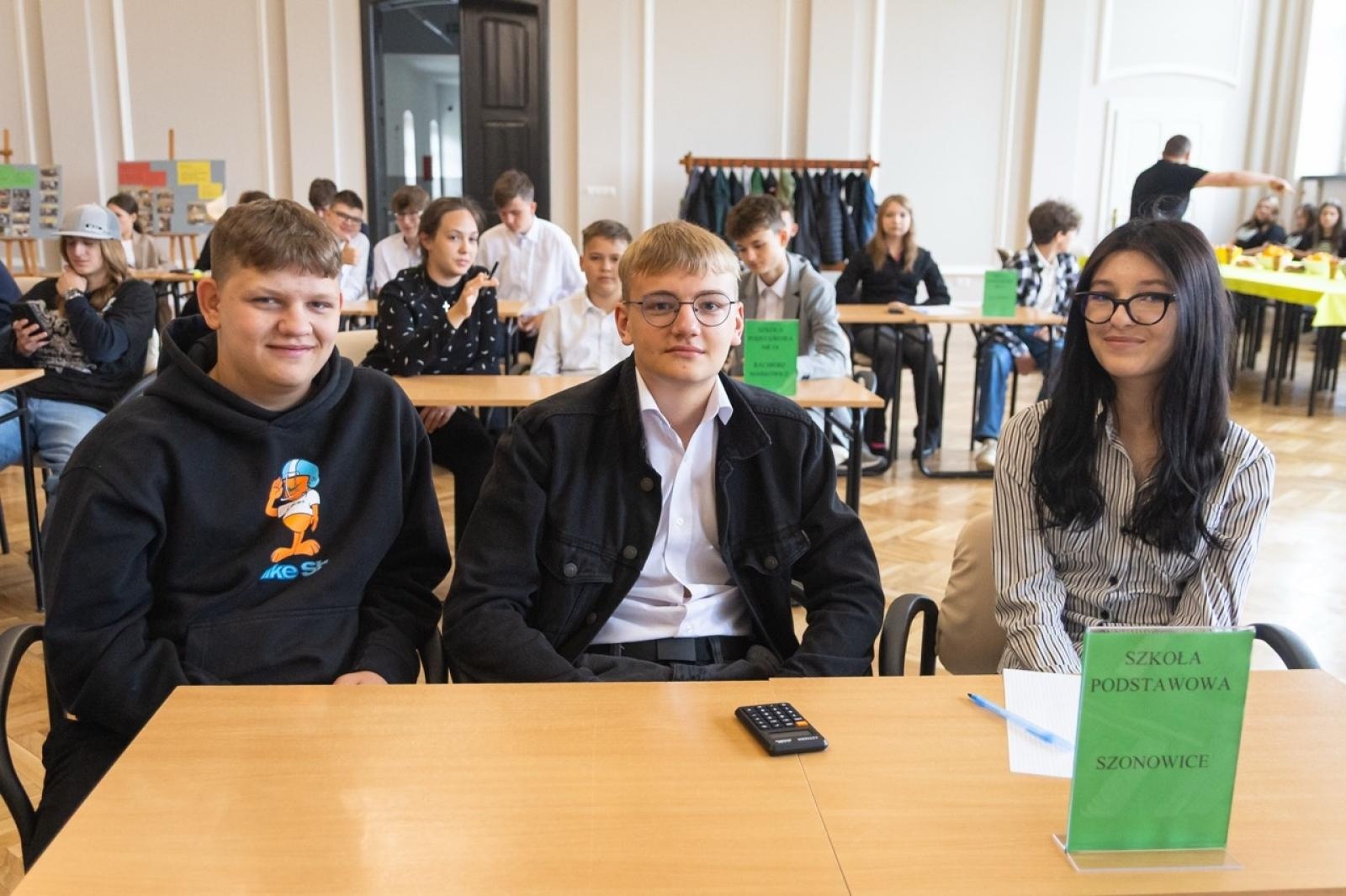 Zdjęcie w galerii na portalu naszraciborz.pl: Matematyka i ekonomia w jednej grze – emocjonująca rywalizacja uczniów z całego powiatu wiadomości z regionu