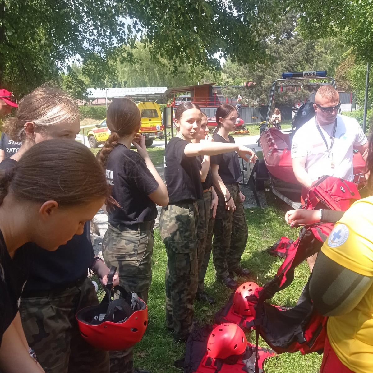 Zdjęcie w galerii na portalu naszraciborz.pl: Służby Dzieciom – ZSOMS świętowało Dzień Dziecka w mundurowym stylu! wiadomości z regionu