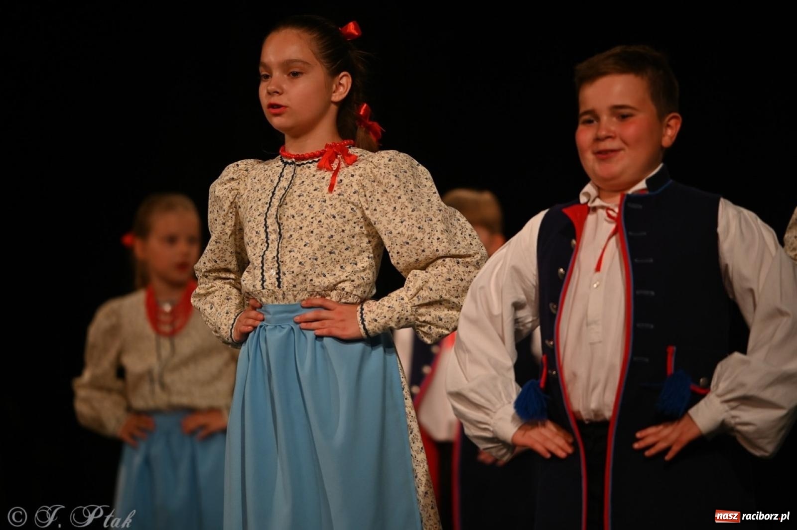 Zdjęcie w galerii na portalu naszraciborz.pl: Trzy pokolenia Strzechy na jednej scenie – koncert podsumowujący rok artystyczny wiadomości z regionu