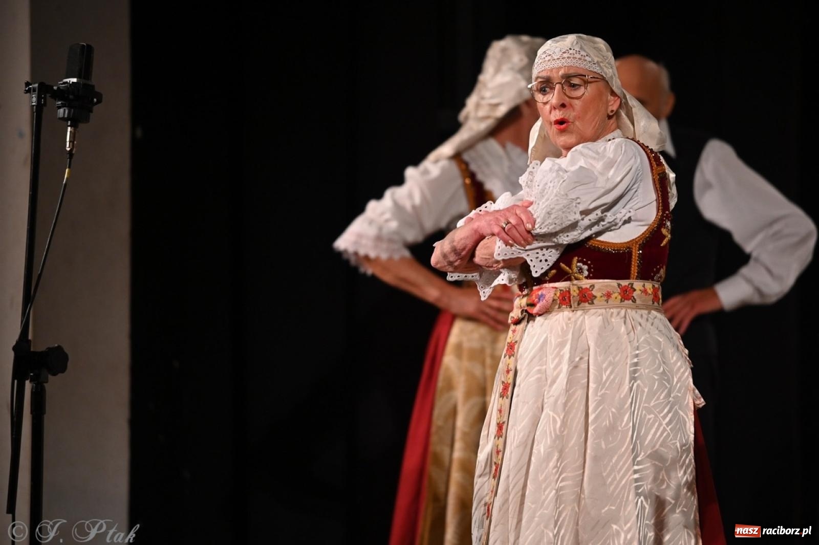 Zdjęcie w galerii na portalu naszraciborz.pl: Trzy pokolenia Strzechy na jednej scenie – koncert podsumowujący rok artystyczny wiadomości z regionu