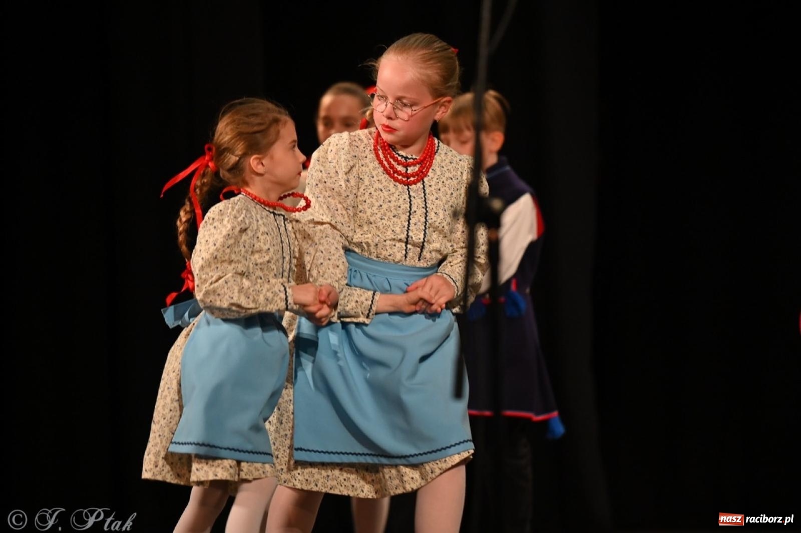 Zdjęcie w galerii na portalu naszraciborz.pl: Trzy pokolenia Strzechy na jednej scenie – koncert podsumowujący rok artystyczny wiadomości z regionu