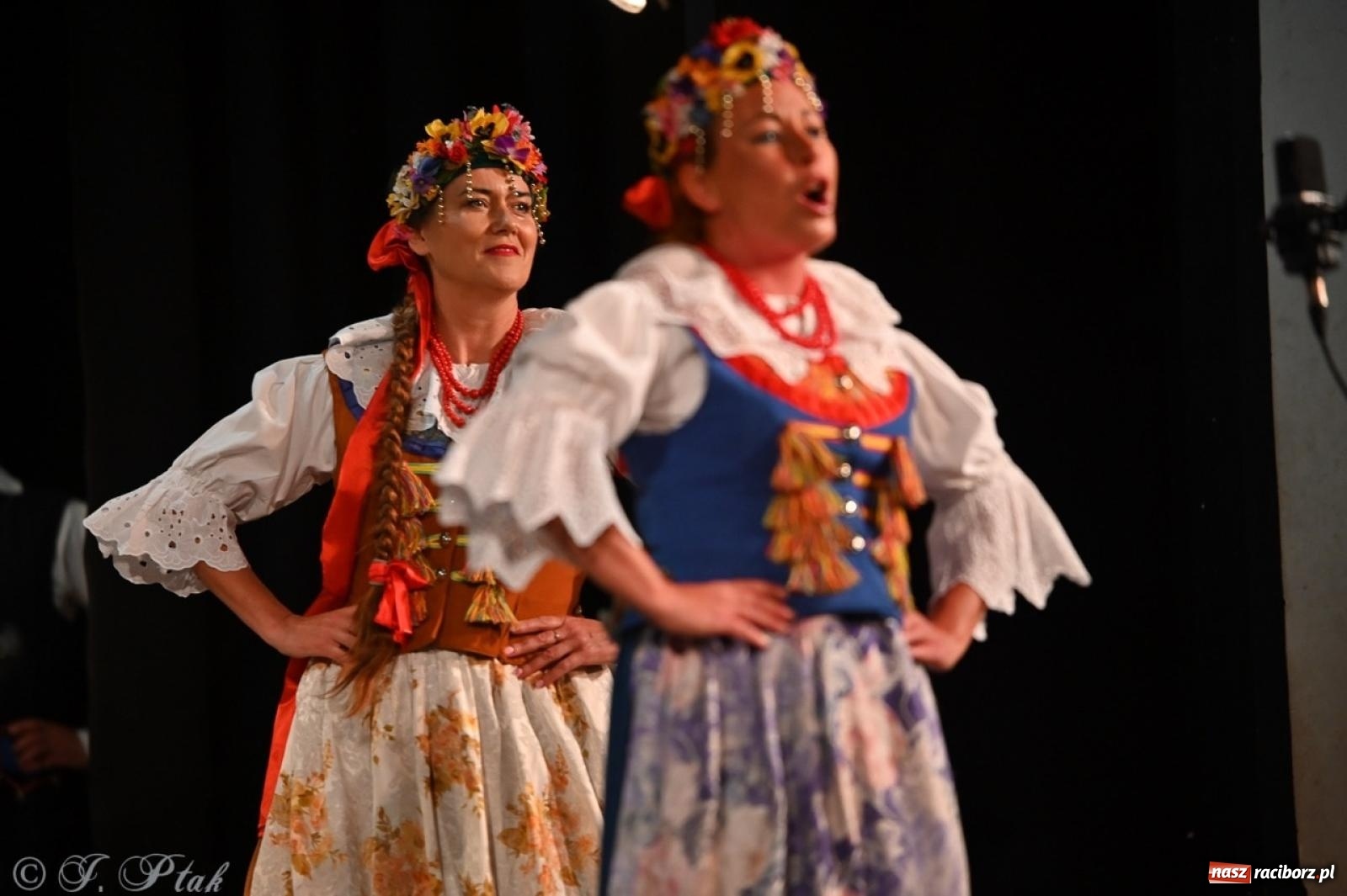 Zdjęcie w galerii na portalu naszraciborz.pl: Trzy pokolenia Strzechy na jednej scenie – koncert podsumowujący rok artystyczny wiadomości z regionu