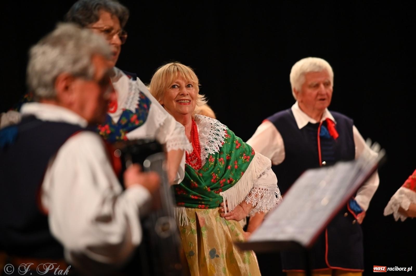 Zdjęcie w galerii na portalu naszraciborz.pl: Trzy pokolenia Strzechy na jednej scenie – koncert podsumowujący rok artystyczny wiadomości z regionu