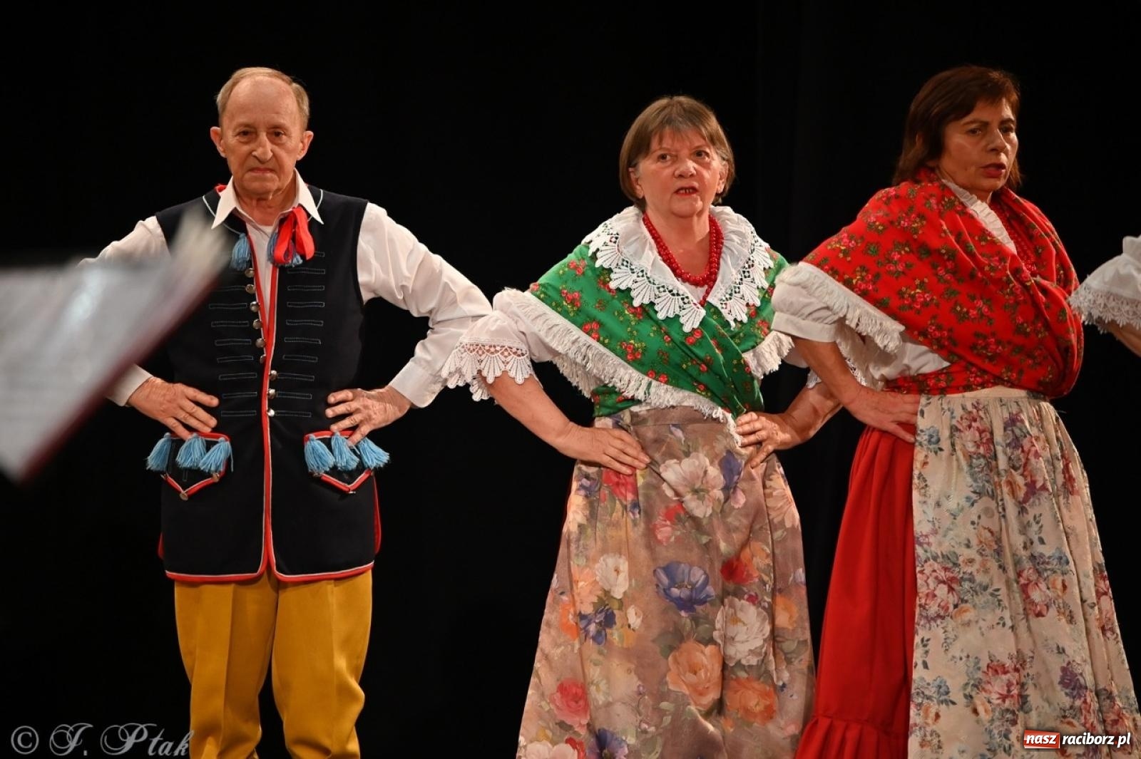 Zdjęcie w galerii na portalu naszraciborz.pl: Trzy pokolenia Strzechy na jednej scenie – koncert podsumowujący rok artystyczny wiadomości z regionu