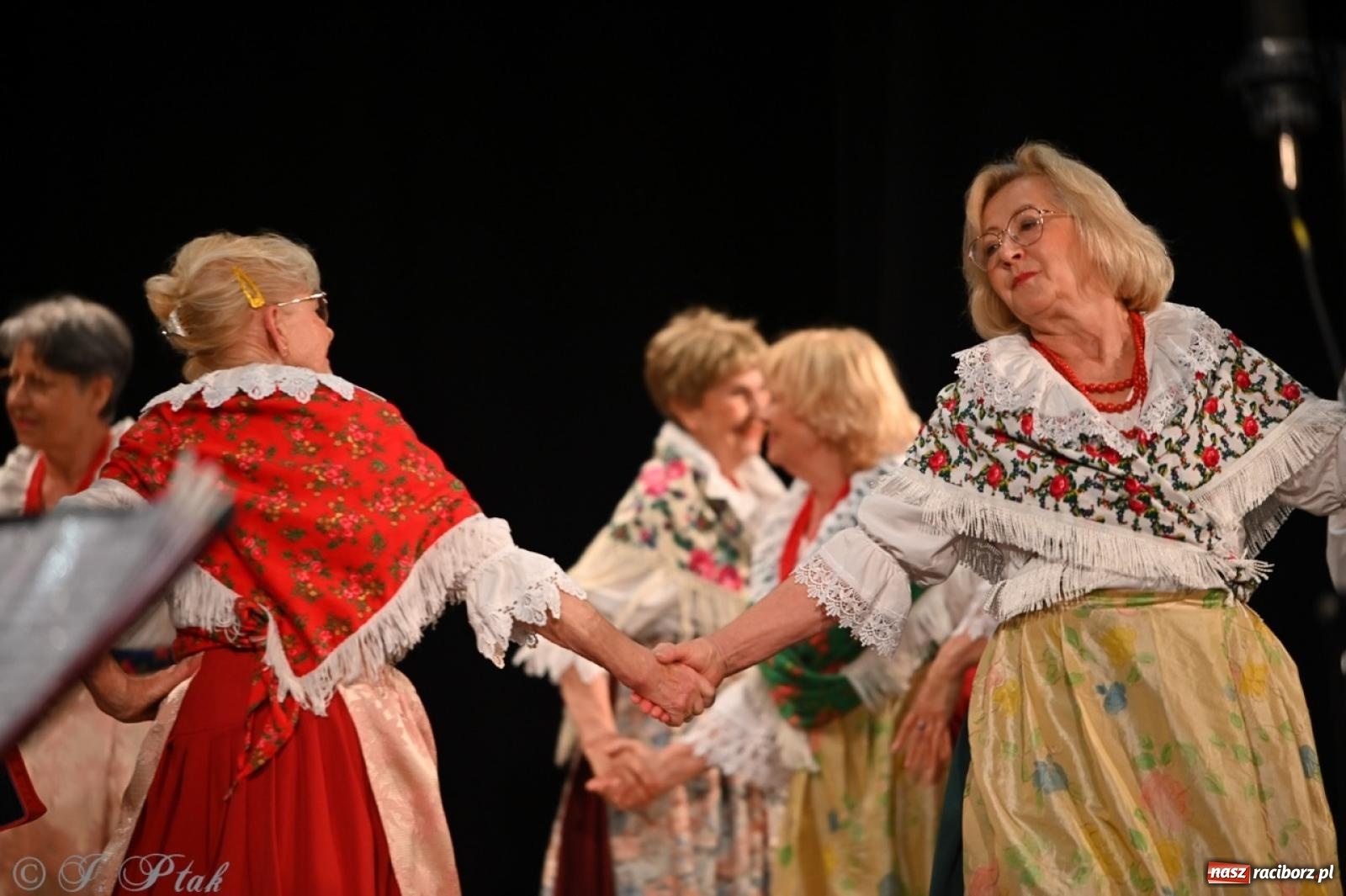 Zdjęcie w galerii na portalu naszraciborz.pl: Trzy pokolenia Strzechy na jednej scenie – koncert podsumowujący rok artystyczny wiadomości z regionu