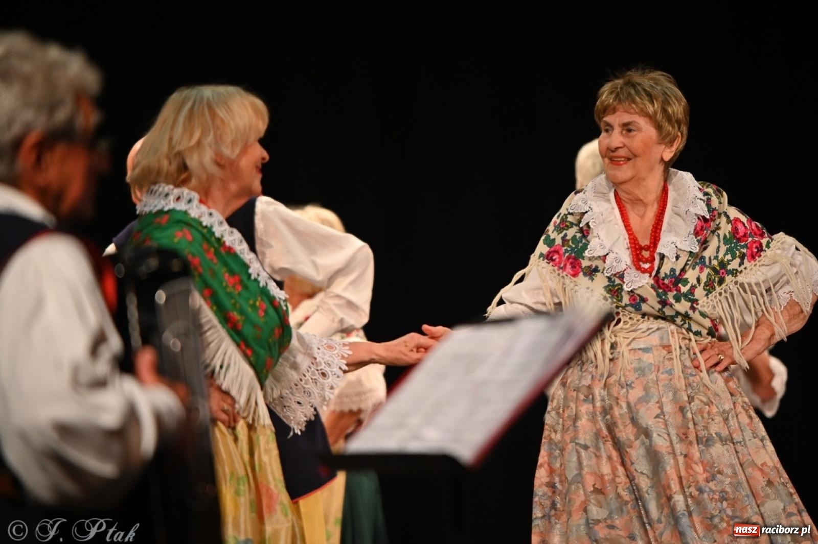 Zdjęcie w galerii na portalu naszraciborz.pl: Trzy pokolenia Strzechy na jednej scenie – koncert podsumowujący rok artystyczny wiadomości z regionu