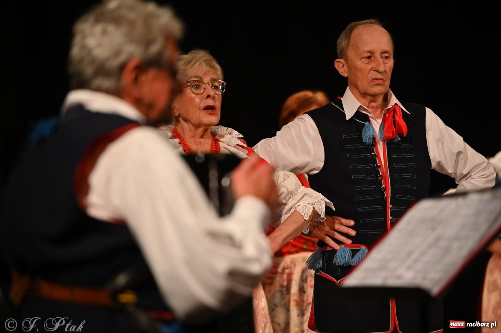 Zdjęcie w galerii na portalu naszraciborz.pl: Trzy pokolenia Strzechy na jednej scenie – koncert podsumowujący rok artystyczny wiadomości z regionu