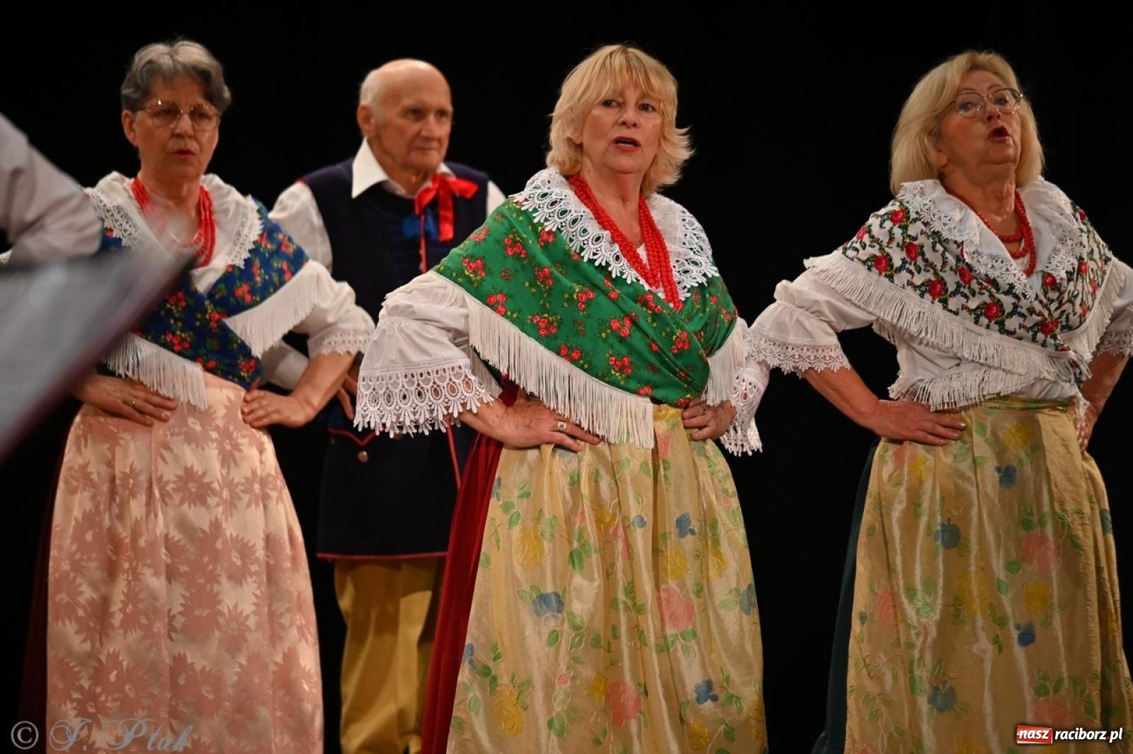 Zdjęcie w galerii na portalu naszraciborz.pl: Trzy pokolenia Strzechy na jednej scenie – koncert podsumowujący rok artystyczny wiadomości z regionu