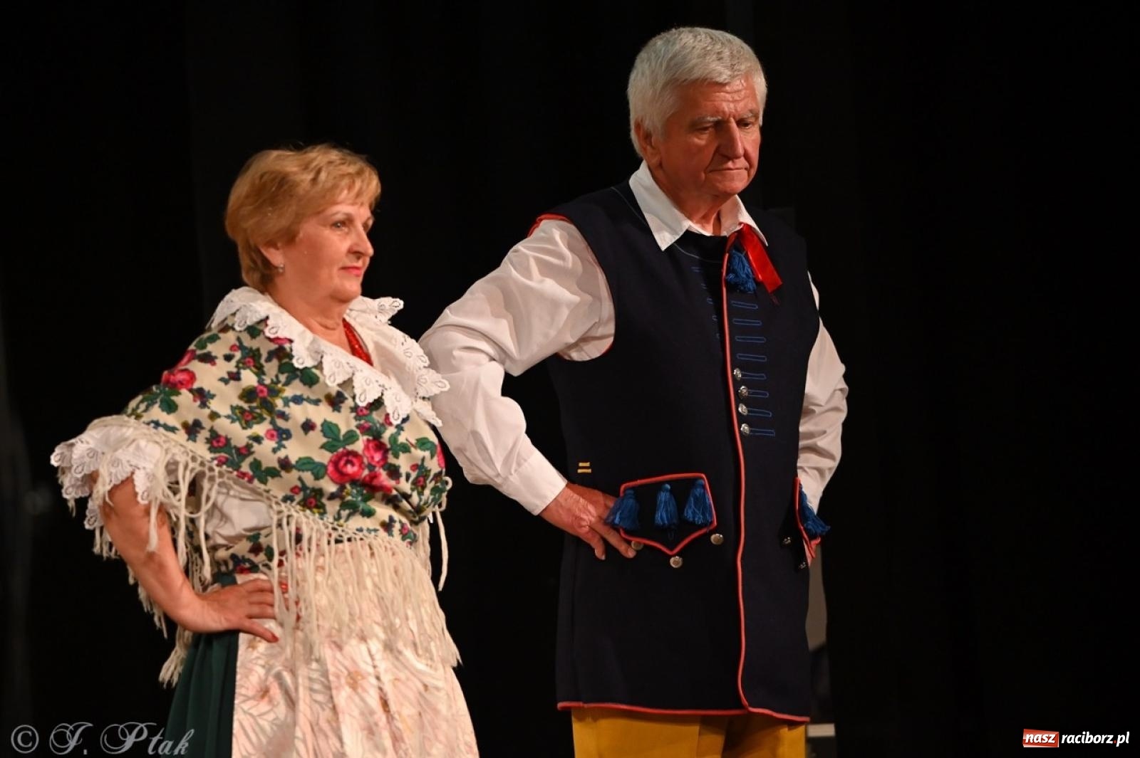 Zdjęcie w galerii na portalu naszraciborz.pl: Trzy pokolenia Strzechy na jednej scenie – koncert podsumowujący rok artystyczny wiadomości z regionu