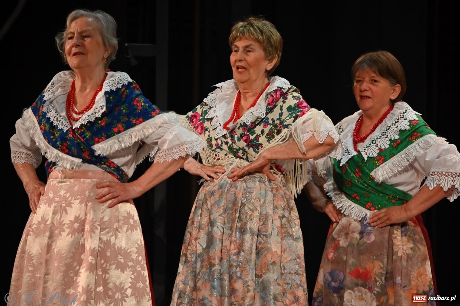 Zdjęcie w galerii na portalu naszraciborz.pl: Trzy pokolenia Strzechy na jednej scenie – koncert podsumowujący rok artystyczny wiadomości z regionu