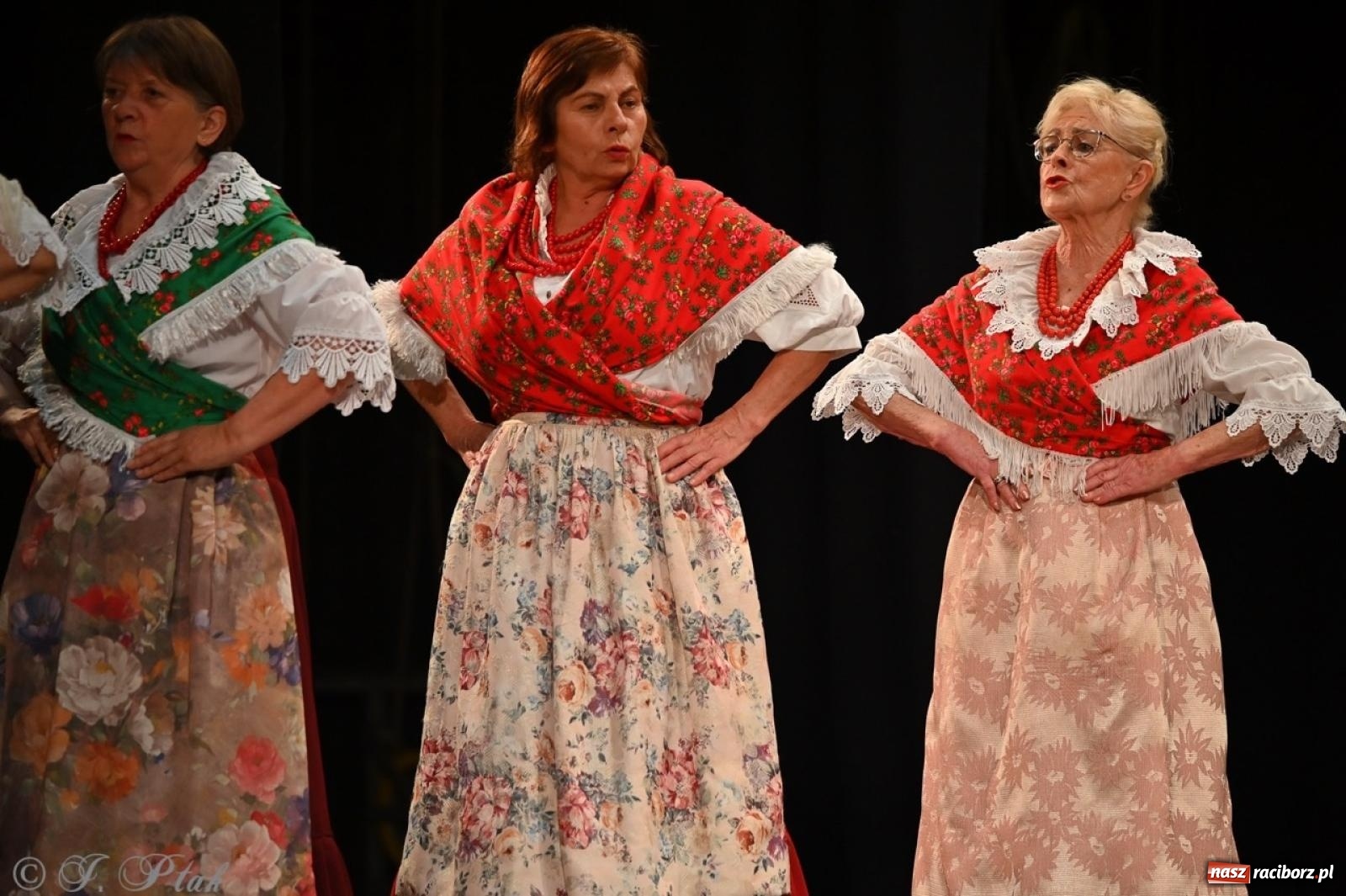 Zdjęcie w galerii na portalu naszraciborz.pl: Trzy pokolenia Strzechy na jednej scenie – koncert podsumowujący rok artystyczny wiadomości z regionu