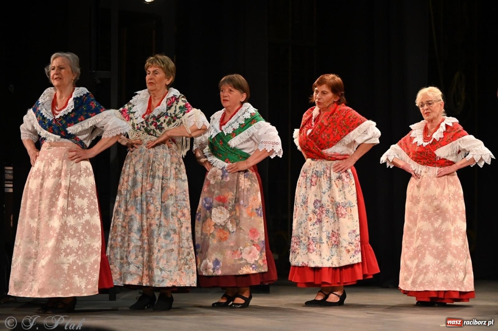 Zdjęcie w galerii na portalu naszraciborz.pl: Trzy pokolenia Strzechy na jednej scenie – koncert podsumowujący rok artystyczny wiadomości z regionu