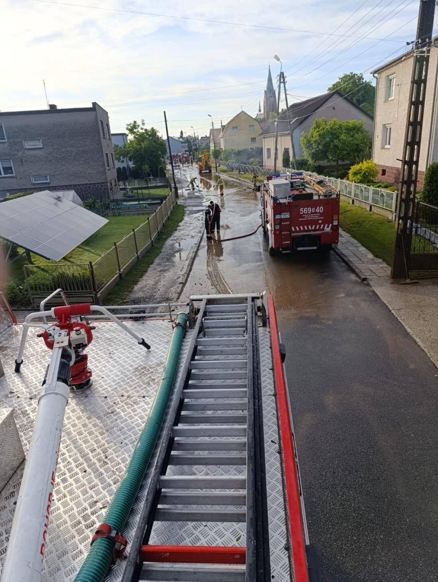 Zdjęcie w galerii na portalu naszraciborz.pl: Noc pełna interwencji – strażacy walczyli ze skutkami ulewy w powiecie raciborskim wiadomości z regionu