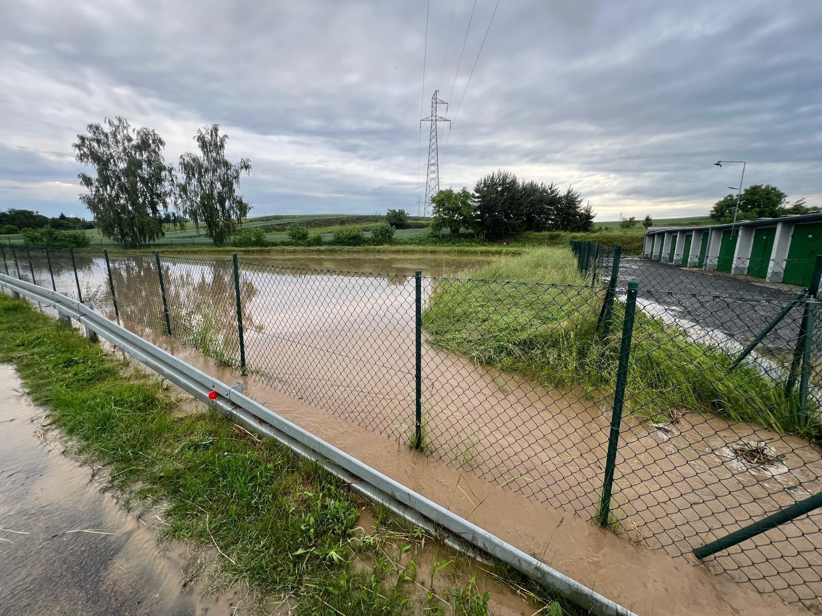 Zdjęcie w galerii na portalu naszraciborz.pl: Gwałtowna burza nad powiatem raciborskim. Ponad 60 interwencji straży pożarnej wiadomości z regionu