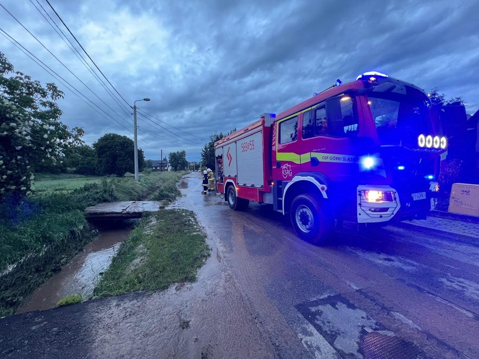 Zdjęcie w galerii na portalu naszraciborz.pl: Gwałtowna burza nad powiatem raciborskim. Ponad 60 interwencji straży pożarnej wiadomości z regionu