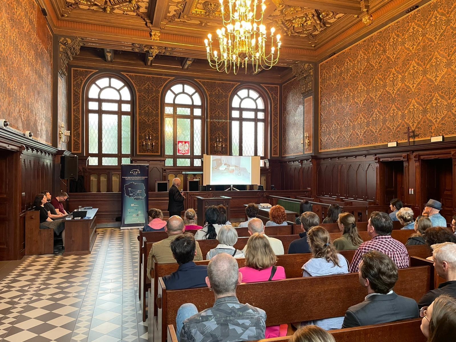 Zdjęcie w galerii na portalu naszraciborz.pl: Co wisi w powietrzu nad Raciborzem? Konferencja ACTRIS-PL przyciągnęła pasjonatów nauki i klimatu wiadomości z regionu