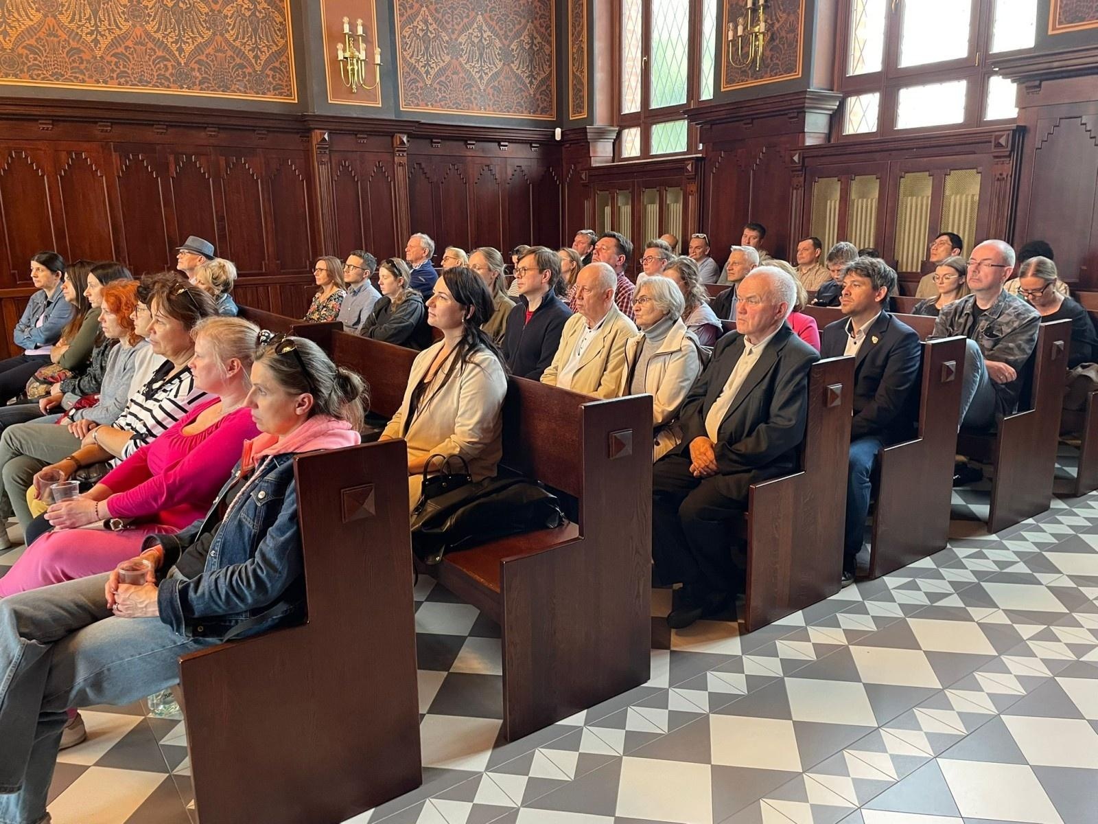 Zdjęcie w galerii na portalu naszraciborz.pl: Co wisi w powietrzu nad Raciborzem? Konferencja ACTRIS-PL przyciągnęła pasjonatów nauki i klimatu wiadomości z regionu