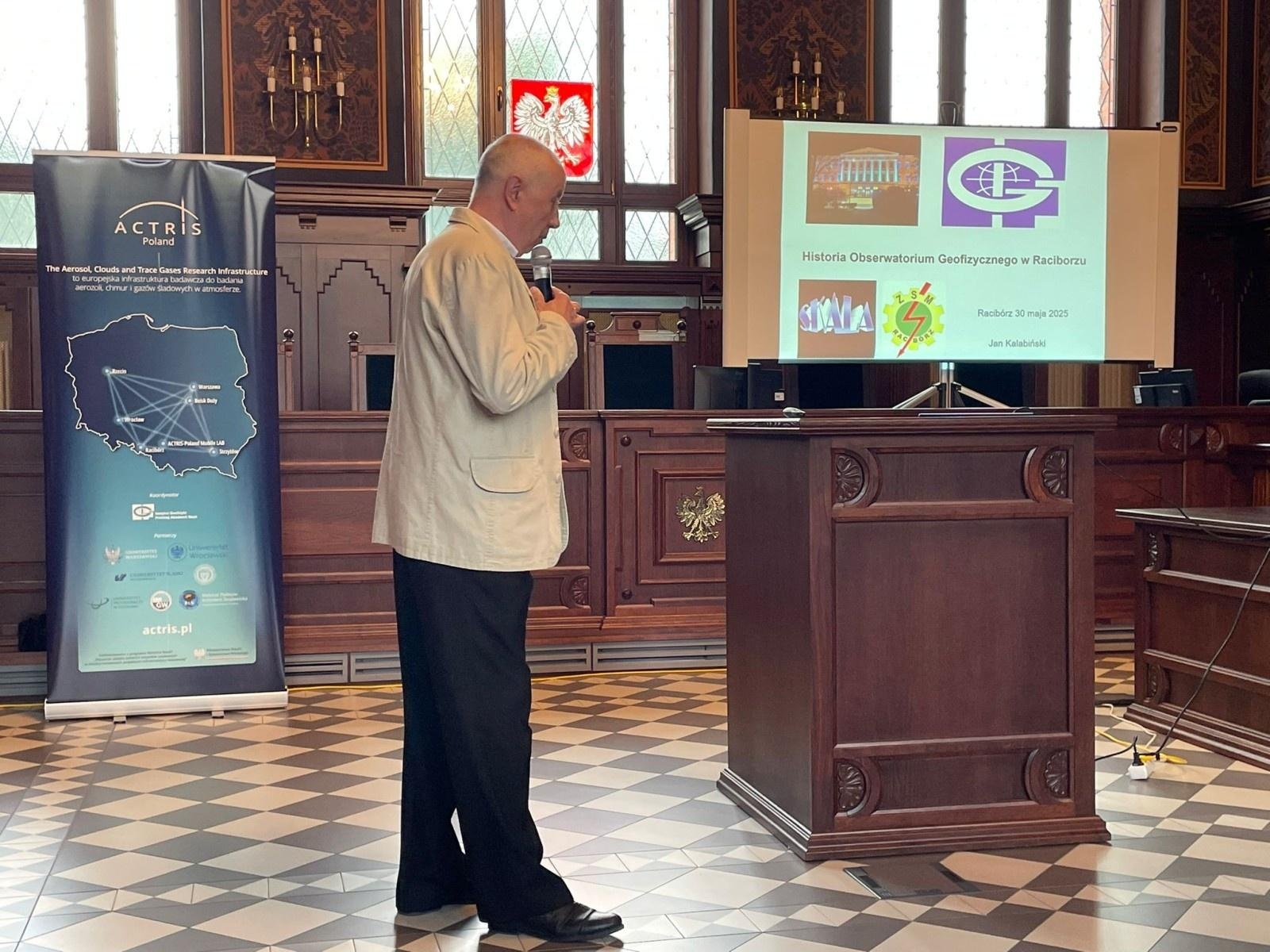 Zdjęcie w galerii na portalu naszraciborz.pl: Co wisi w powietrzu nad Raciborzem? Konferencja ACTRIS-PL przyciągnęła pasjonatów nauki i klimatu wiadomości z regionu