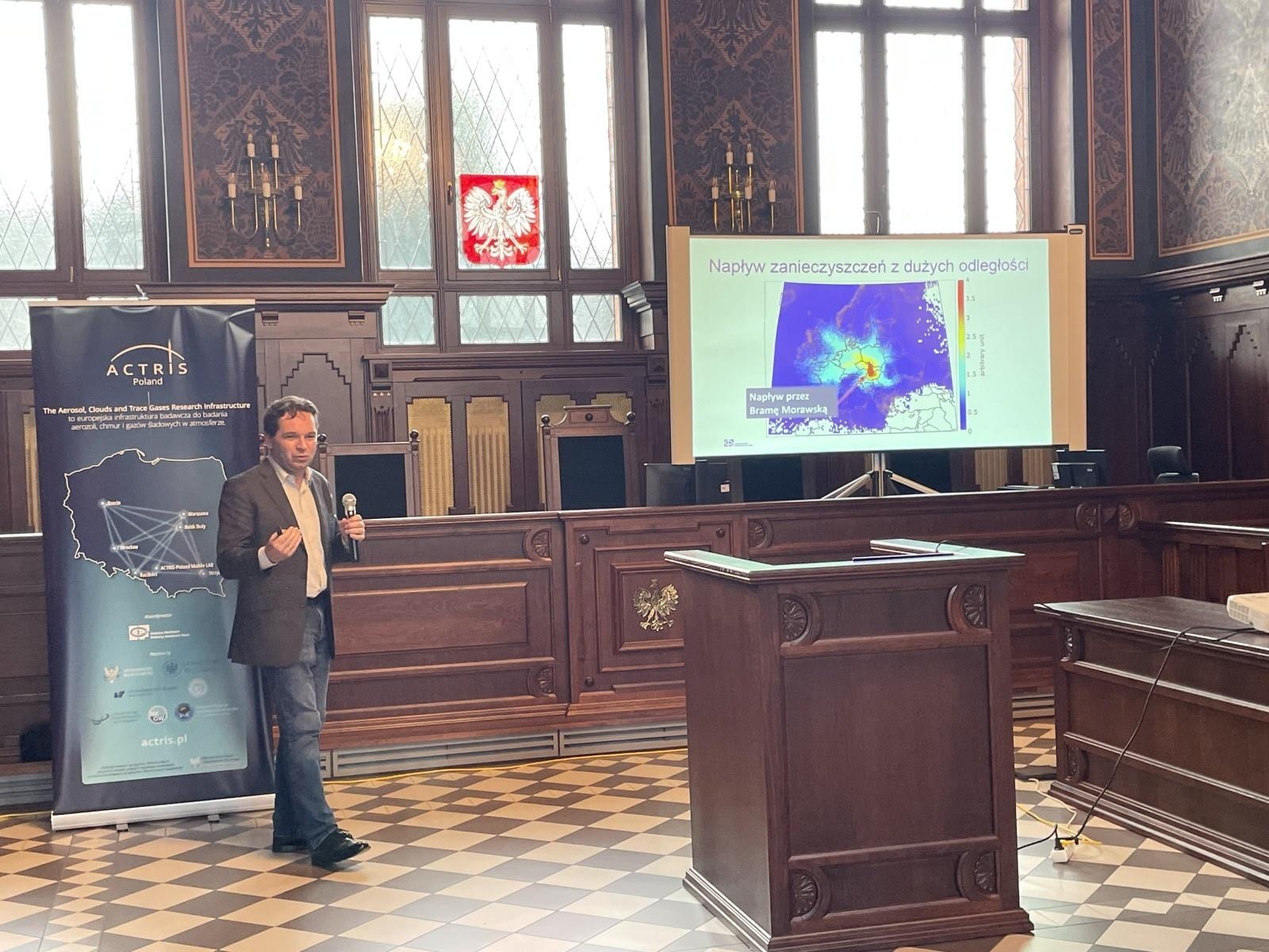 Zdjęcie w galerii na portalu naszraciborz.pl: Co wisi w powietrzu nad Raciborzem? Konferencja ACTRIS-PL przyciągnęła pasjonatów nauki i klimatu wiadomości z regionu