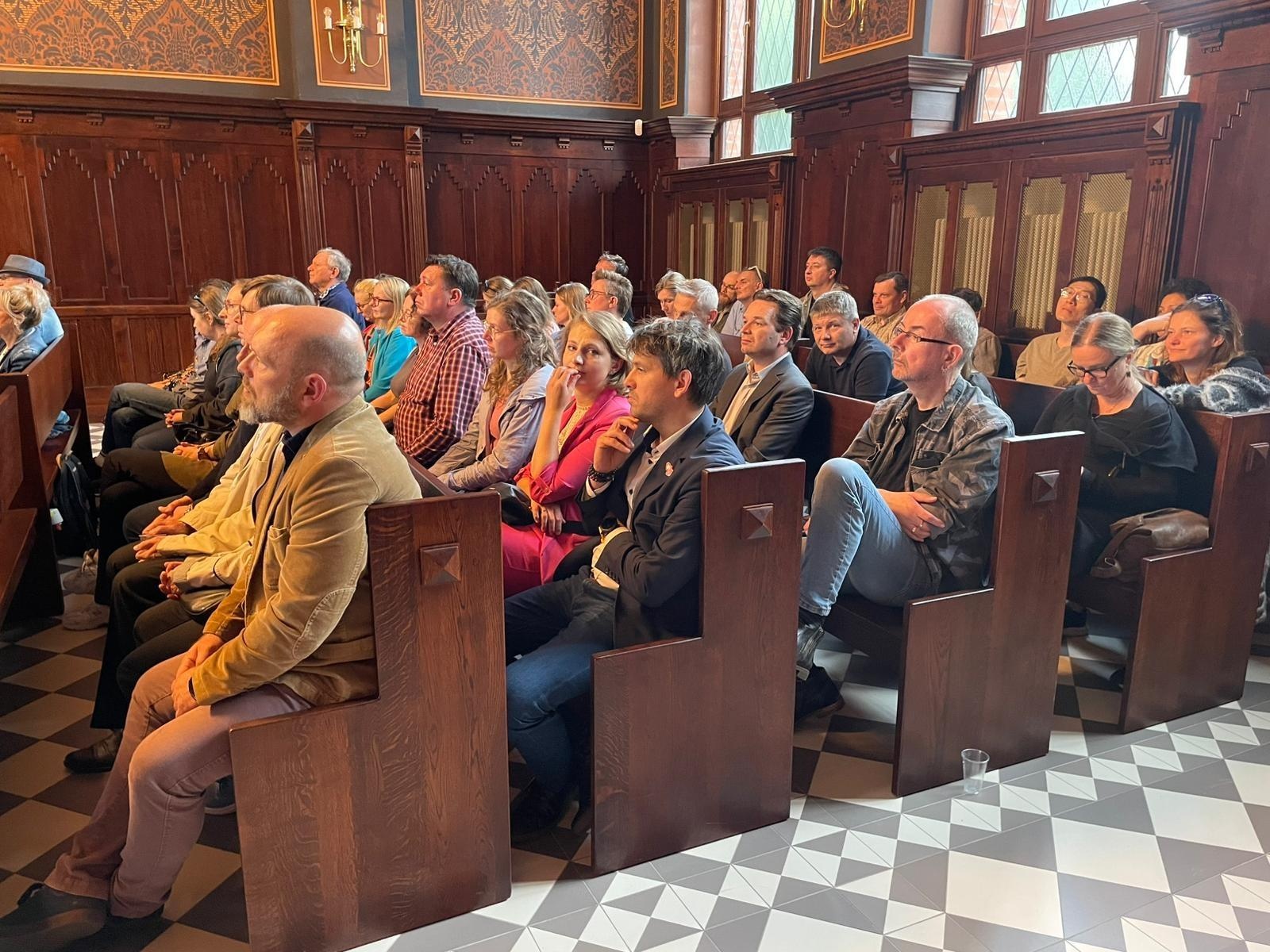 Zdjęcie w galerii na portalu naszraciborz.pl: Co wisi w powietrzu nad Raciborzem? Konferencja ACTRIS-PL przyciągnęła pasjonatów nauki i klimatu wiadomości z regionu