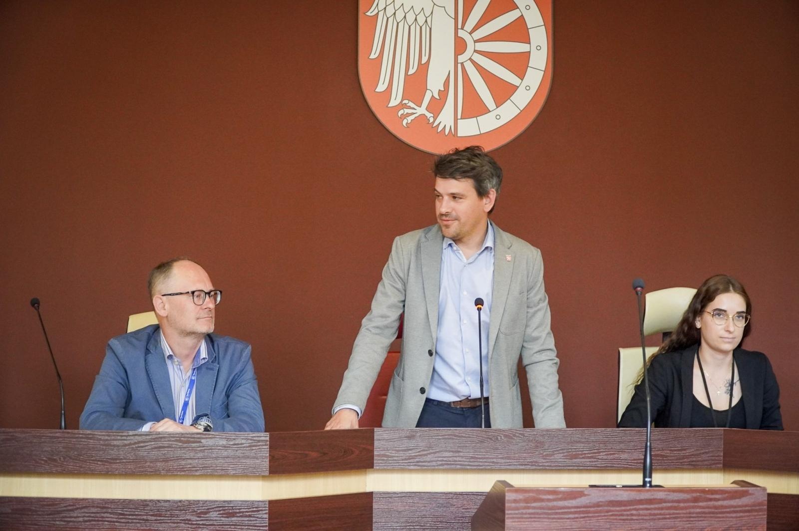 Zdjęcie w galerii na portalu naszraciborz.pl: Delegacja uczniów z Roth z wizytą w raciborskim magistracie wiadomości z regionu