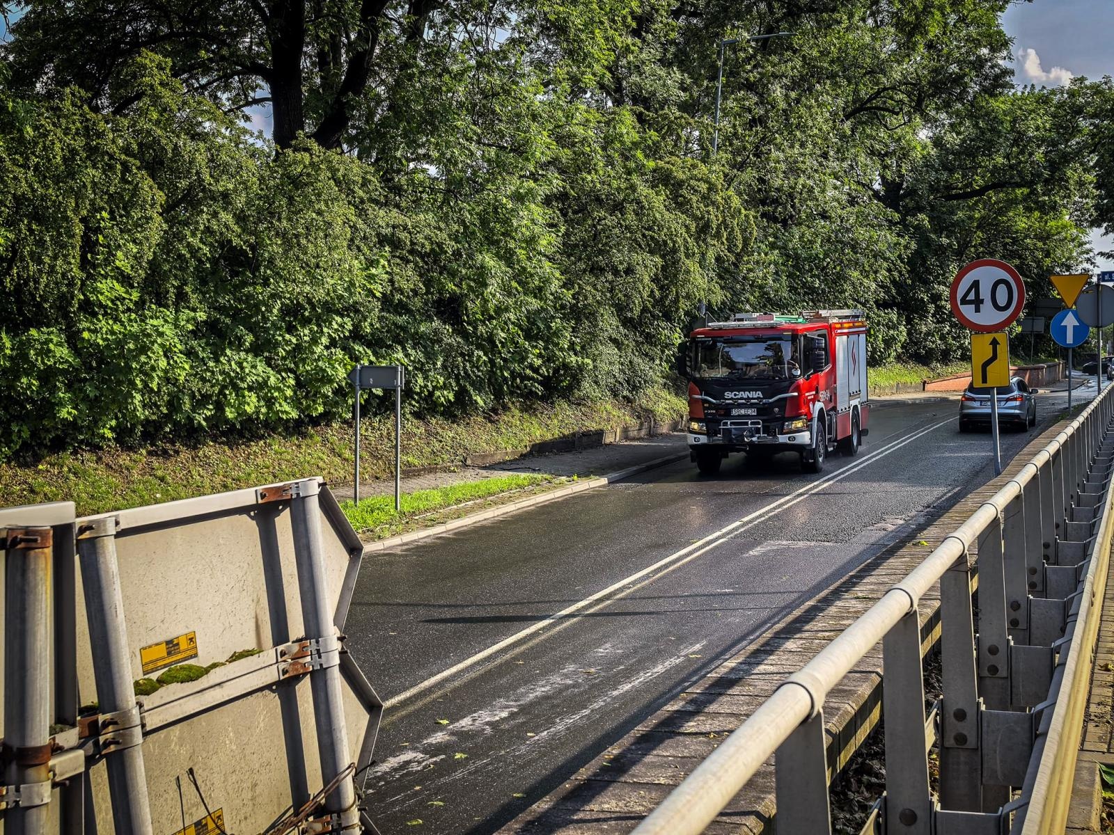 Zdjęcie w galerii na portalu naszraciborz.pl: Kolejna nawałnica nad Raciborzem: zalane ulice, powalone drzewa i uszkodzenia infrastruktury wiadomości z regionu