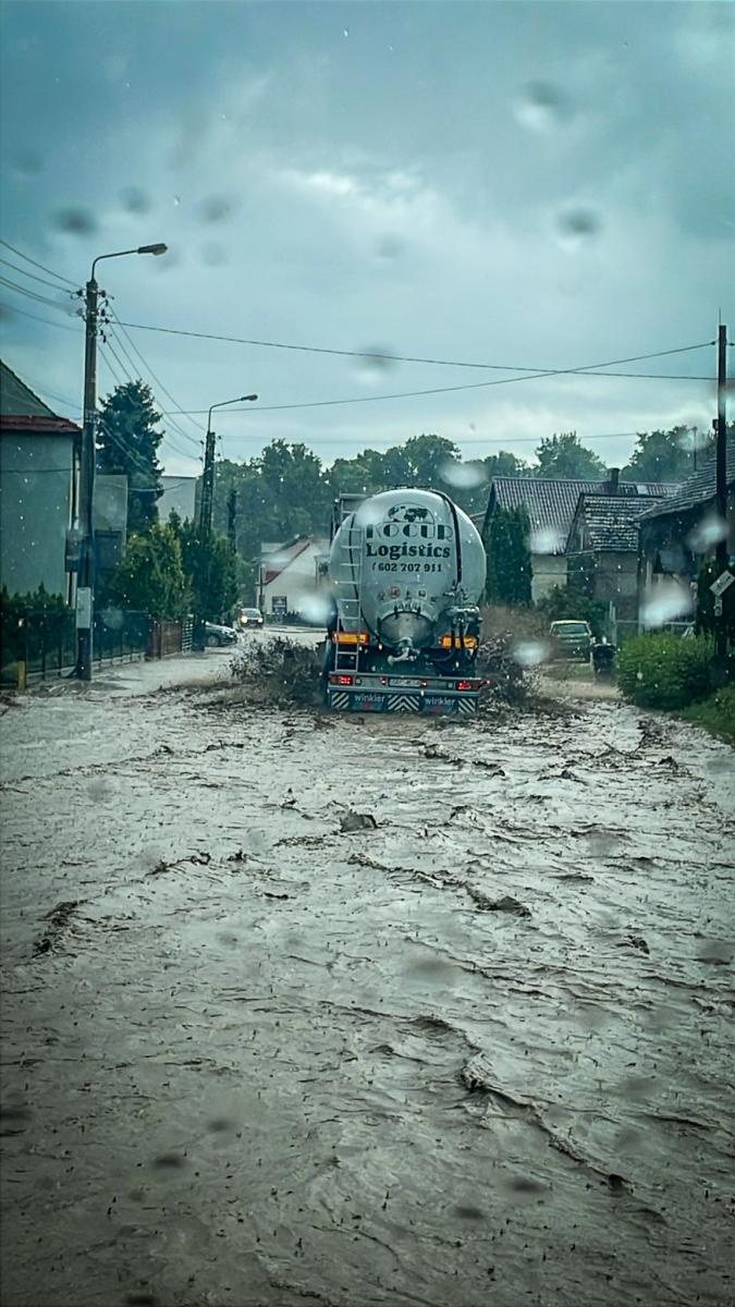 Zdjęcie w galerii na portalu naszraciborz.pl: Kolejna nawałnica nad Raciborzem: zalane ulice, powalone drzewa i uszkodzenia infrastruktury wiadomości z regionu