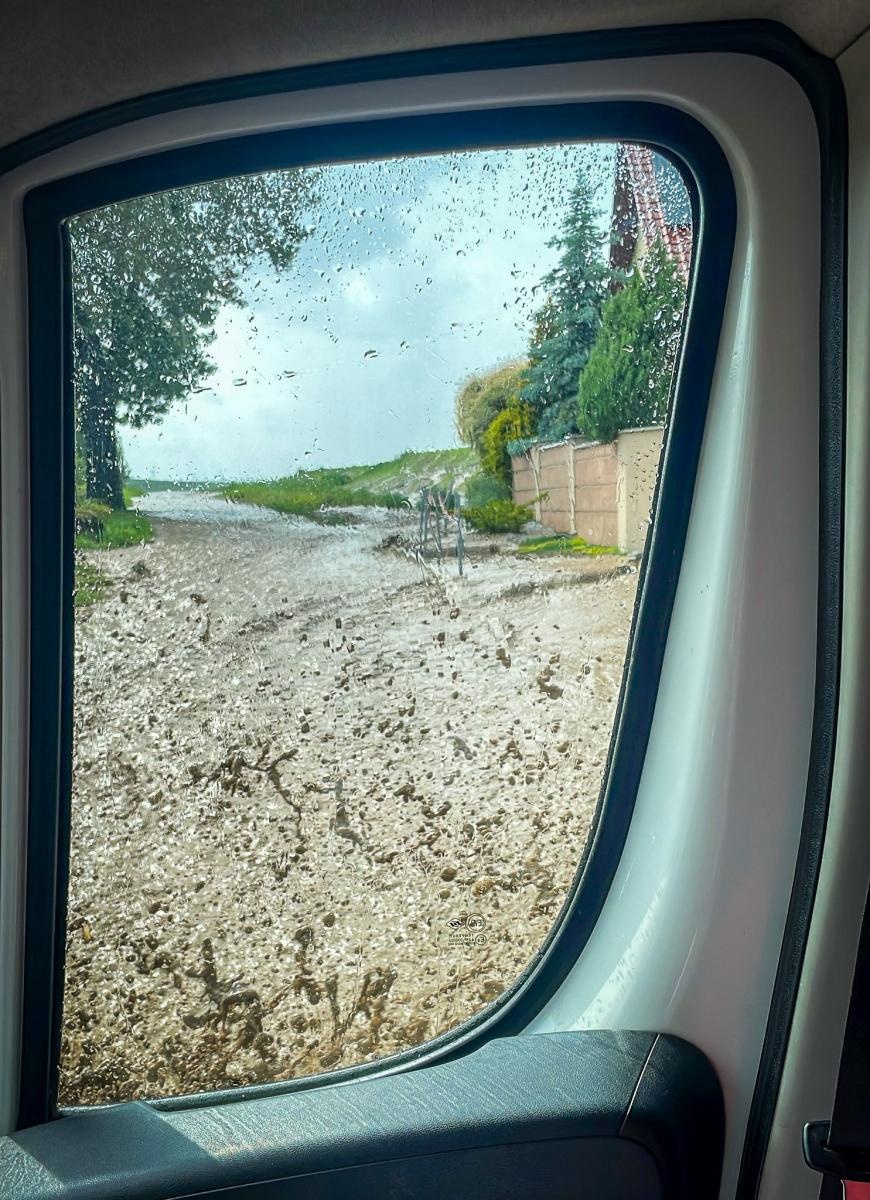 Zdjęcie w galerii na portalu naszraciborz.pl: Kolejna nawałnica nad Raciborzem: zalane ulice, powalone drzewa i uszkodzenia infrastruktury wiadomości z regionu