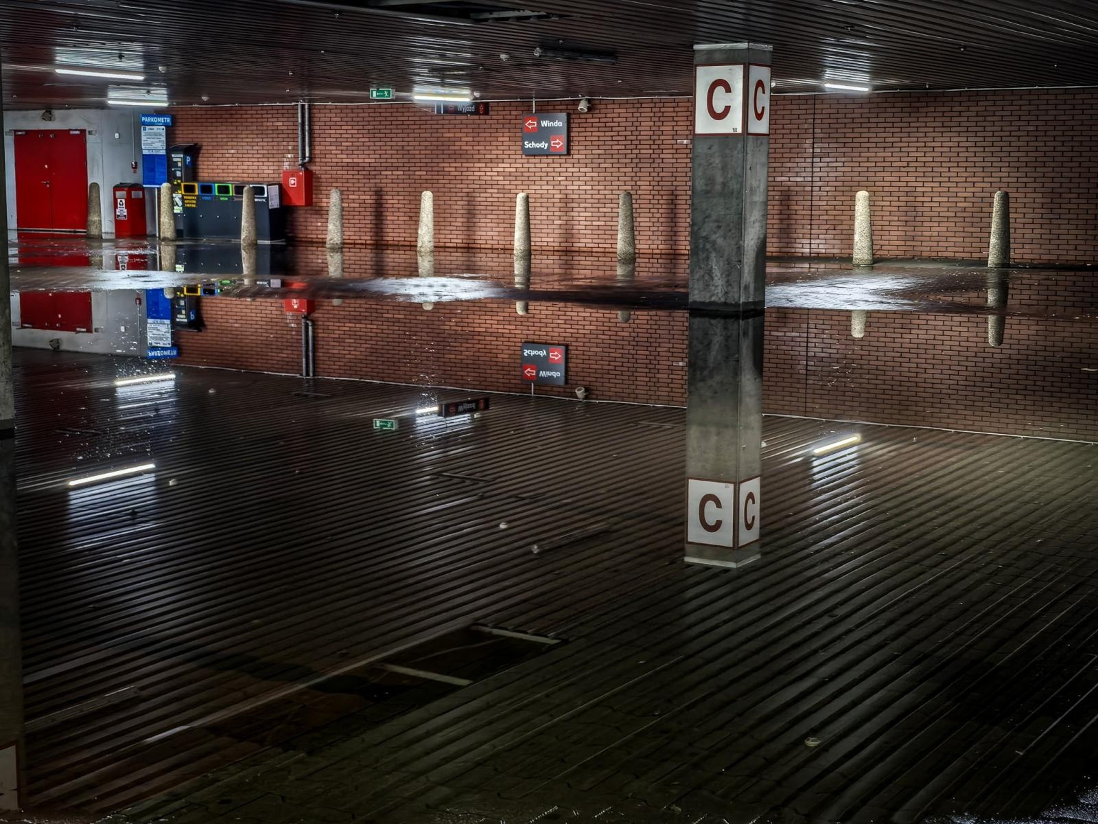 Zdjęcie w galerii na portalu naszraciborz.pl: Kolejna nawałnica nad Raciborzem: zalane ulice, powalone drzewa i uszkodzenia infrastruktury wiadomości z regionu