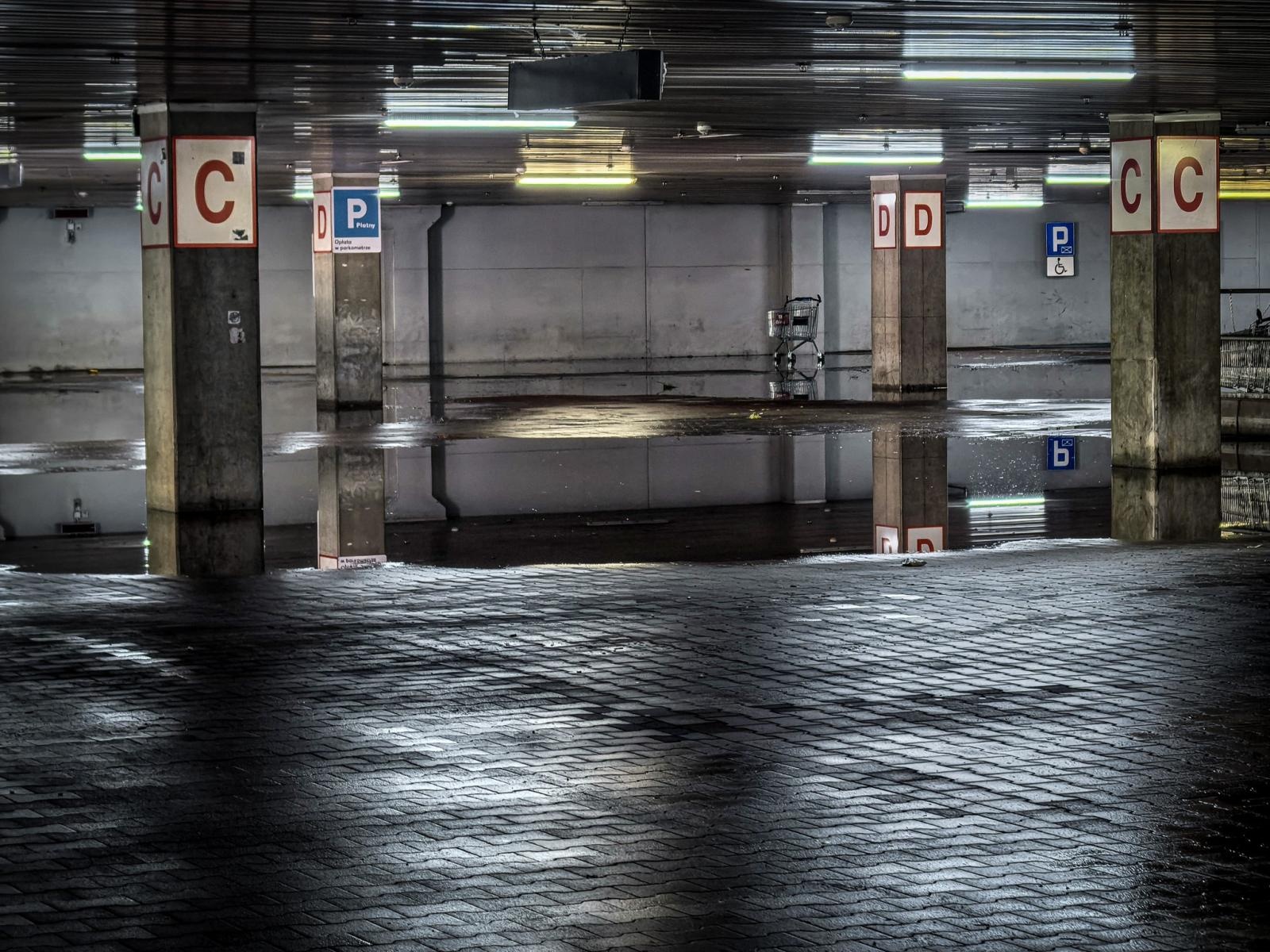 Zdjęcie w galerii na portalu naszraciborz.pl: Kolejna nawałnica nad Raciborzem: zalane ulice, powalone drzewa i uszkodzenia infrastruktury wiadomości z regionu