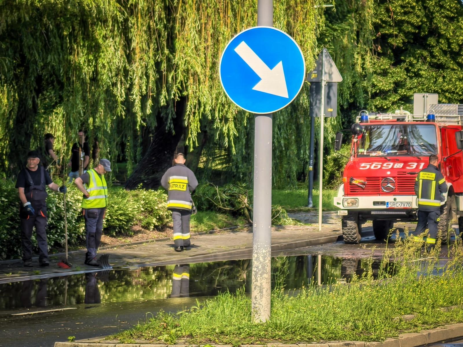 Zdjęcie w galerii na portalu naszraciborz.pl: Kolejna nawałnica nad Raciborzem: zalane ulice, powalone drzewa i uszkodzenia infrastruktury wiadomości z regionu