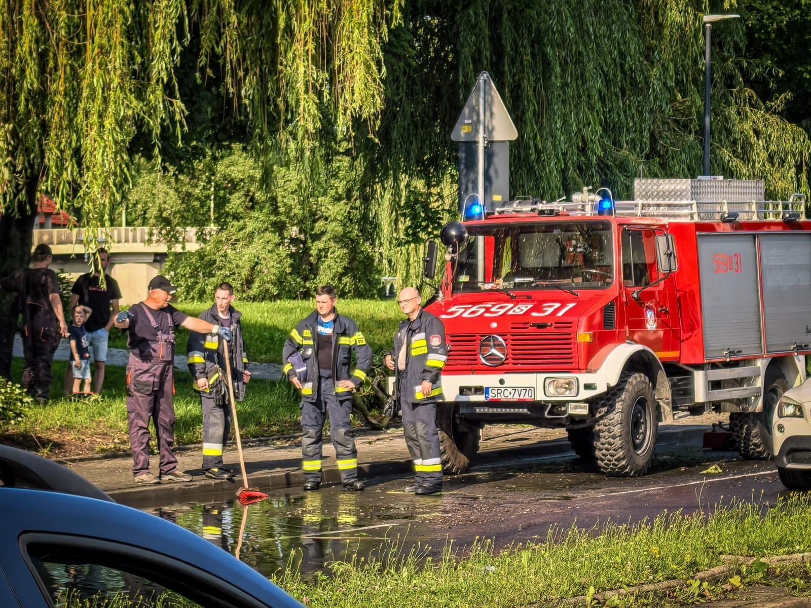 Zdjęcie w galerii na portalu naszraciborz.pl: Kolejna nawałnica nad Raciborzem: zalane ulice, powalone drzewa i uszkodzenia infrastruktury wiadomości z regionu