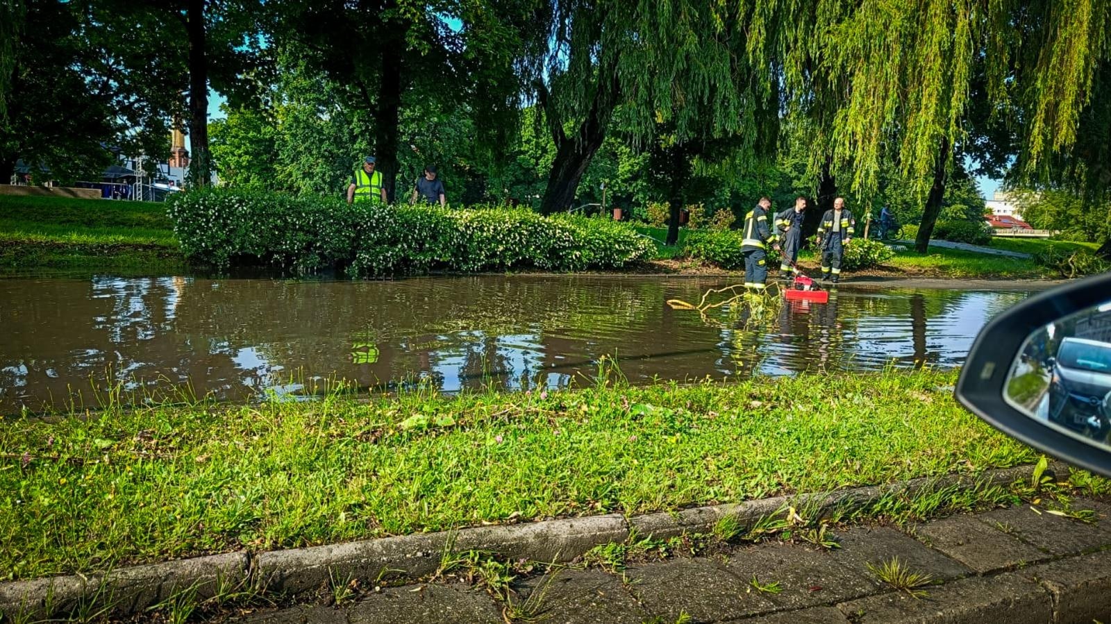 Zdjęcie w galerii na portalu naszraciborz.pl: Kolejna nawałnica nad Raciborzem: zalane ulice, powalone drzewa i uszkodzenia infrastruktury wiadomości z regionu