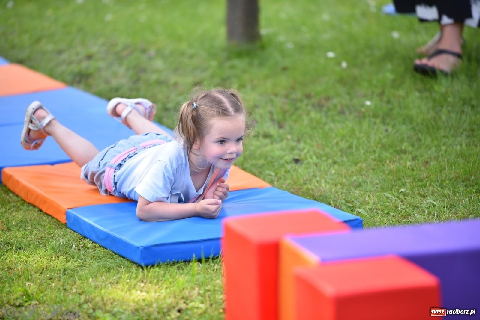 Zdjęcie w galerii na portalu naszraciborz.pl: Radość, śmiech i wspólna zabawa – rodzinny festyn w Przedszkolu nr 26 [FOTO i WIDEO] wiadomości z regionu