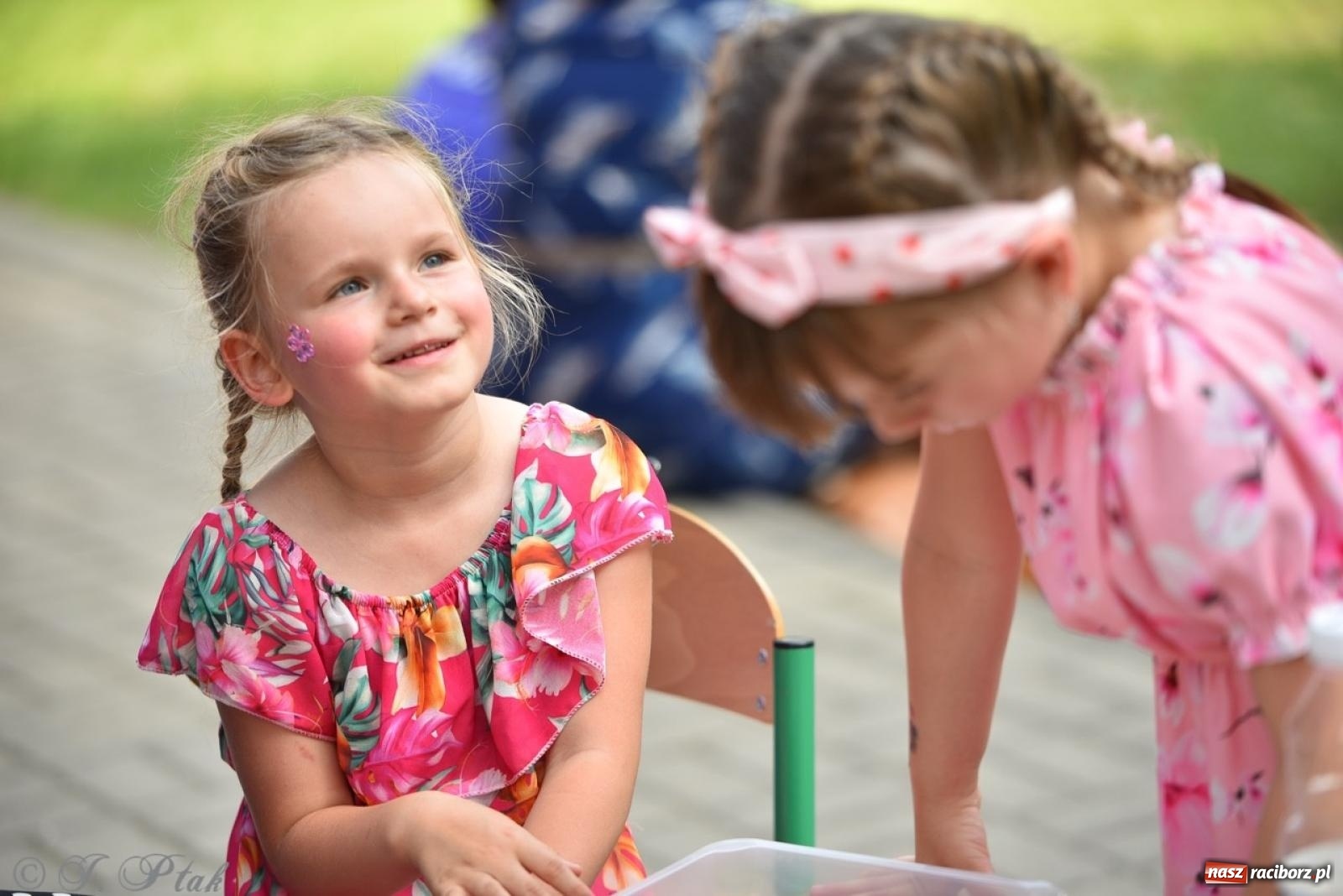 Zdjęcie w galerii na portalu naszraciborz.pl: Radość, śmiech i wspólna zabawa – rodzinny festyn w Przedszkolu nr 26 [FOTO i WIDEO] wiadomości z regionu