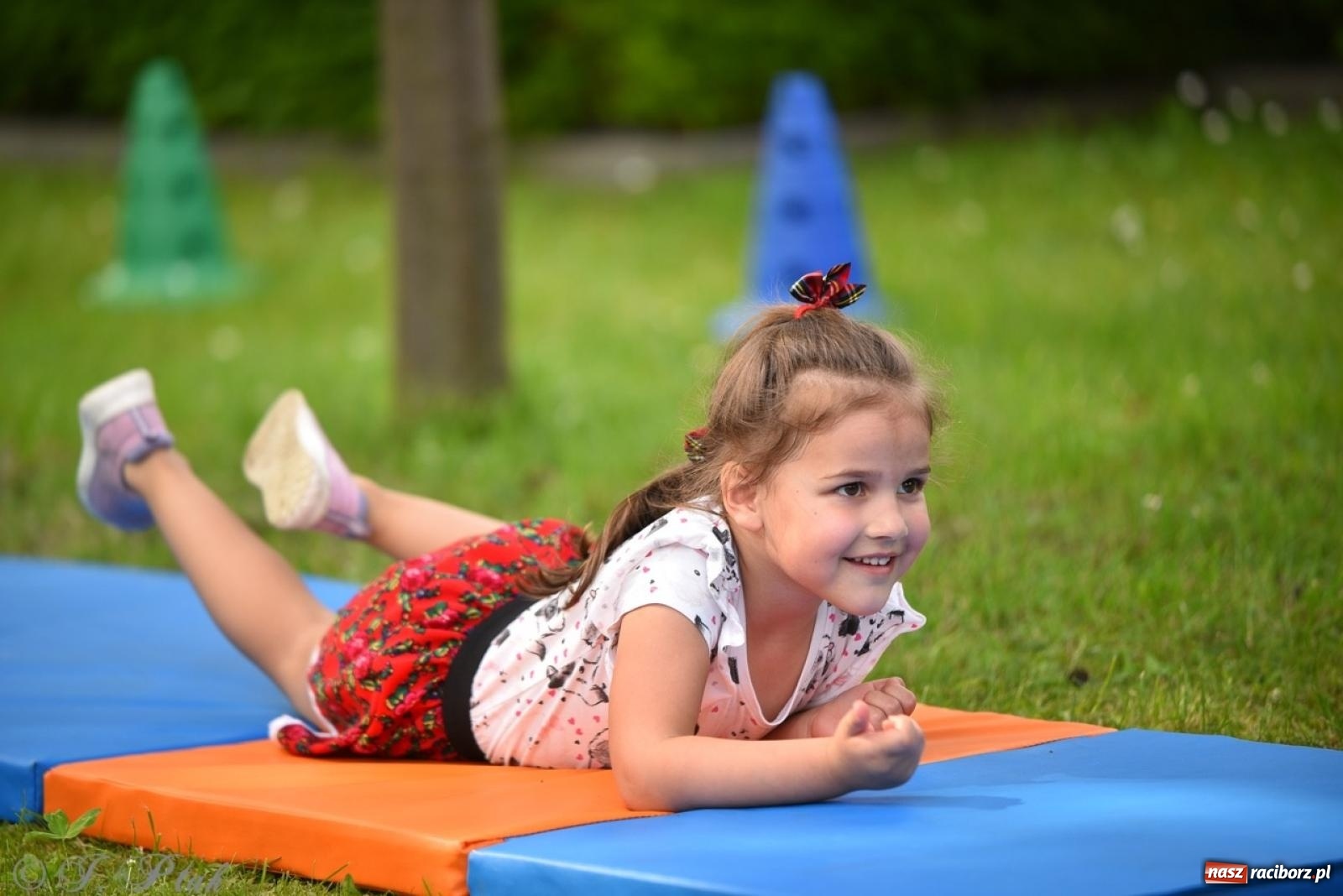 Zdjęcie w galerii na portalu naszraciborz.pl: Radość, śmiech i wspólna zabawa – rodzinny festyn w Przedszkolu nr 26 [FOTO i WIDEO] wiadomości z regionu