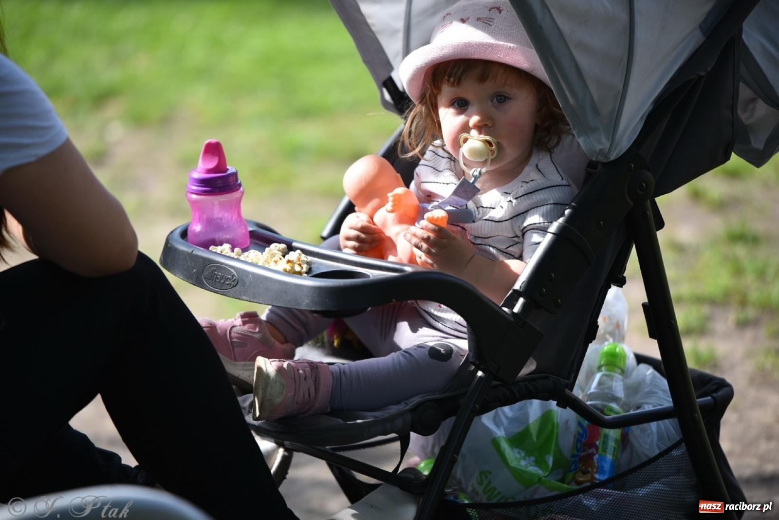 Zdjęcie w galerii na portalu naszraciborz.pl: Radość, śmiech i wspólna zabawa – rodzinny festyn w Przedszkolu nr 26 [FOTO i WIDEO] wiadomości z regionu