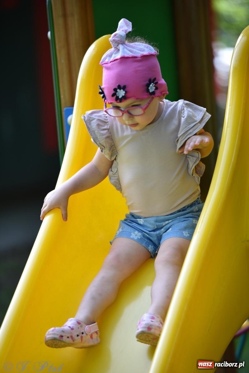Zdjęcie w galerii na portalu naszraciborz.pl: Radość, śmiech i wspólna zabawa – rodzinny festyn w Przedszkolu nr 26 [FOTO i WIDEO] wiadomości z regionu