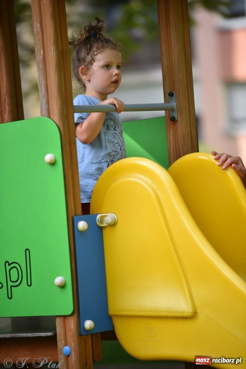 Zdjęcie w galerii na portalu naszraciborz.pl: Radość, śmiech i wspólna zabawa – rodzinny festyn w Przedszkolu nr 26 [FOTO i WIDEO] wiadomości z regionu