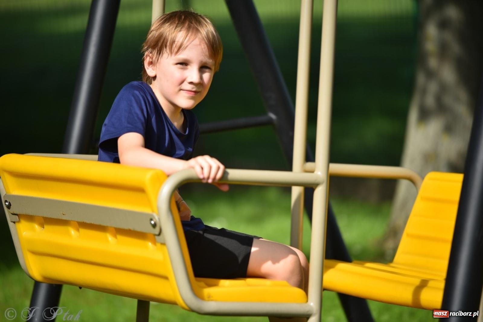 Zdjęcie w galerii na portalu naszraciborz.pl: Radość, śmiech i wspólna zabawa – rodzinny festyn w Przedszkolu nr 26 [FOTO i WIDEO] wiadomości z regionu