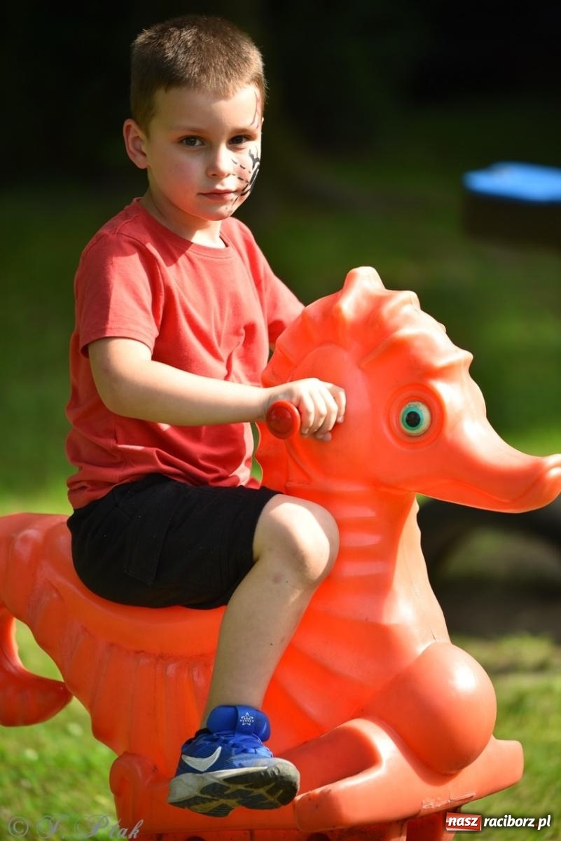 Zdjęcie w galerii na portalu naszraciborz.pl: Radość, śmiech i wspólna zabawa – rodzinny festyn w Przedszkolu nr 26 [FOTO i WIDEO] wiadomości z regionu