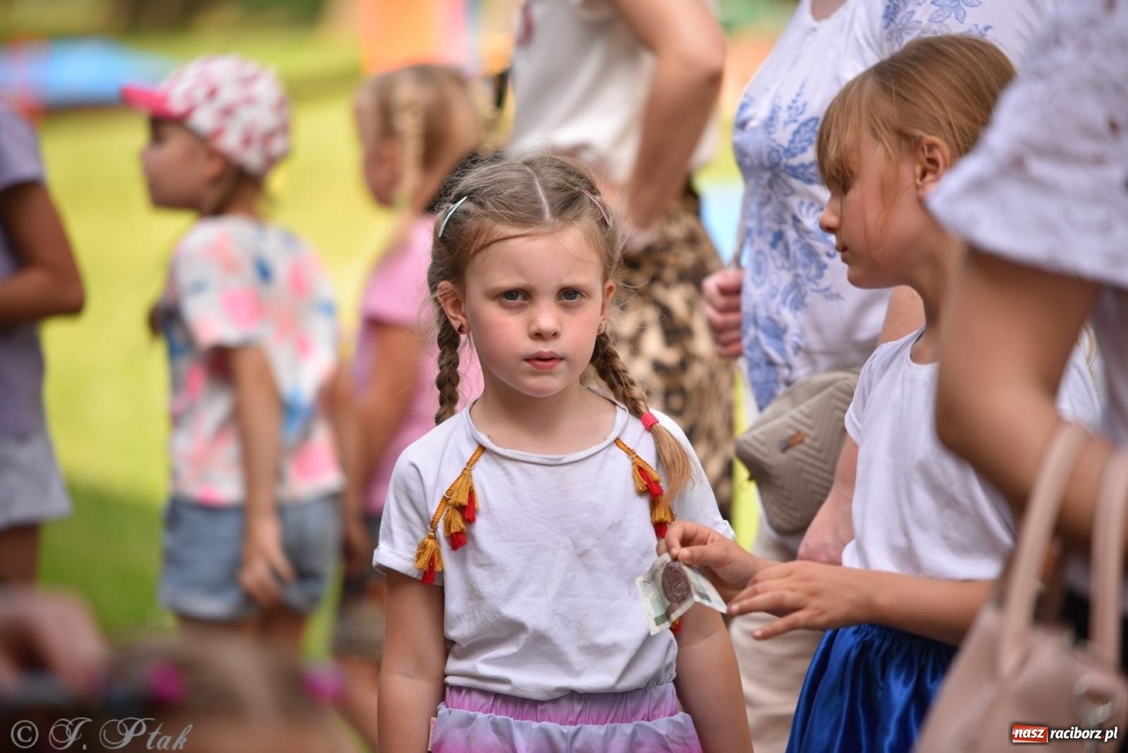 Zdjęcie w galerii na portalu naszraciborz.pl: Radość, śmiech i wspólna zabawa – rodzinny festyn w Przedszkolu nr 26 [FOTO i WIDEO] wiadomości z regionu