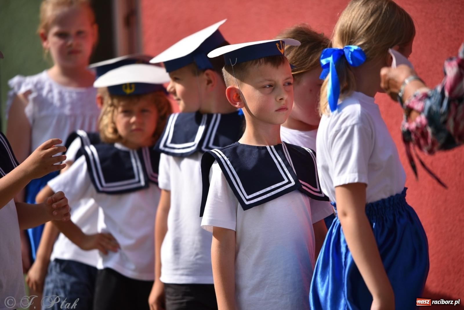 Zdjęcie w galerii na portalu naszraciborz.pl: Radość, śmiech i wspólna zabawa – rodzinny festyn w Przedszkolu nr 26 [FOTO i WIDEO] wiadomości z regionu