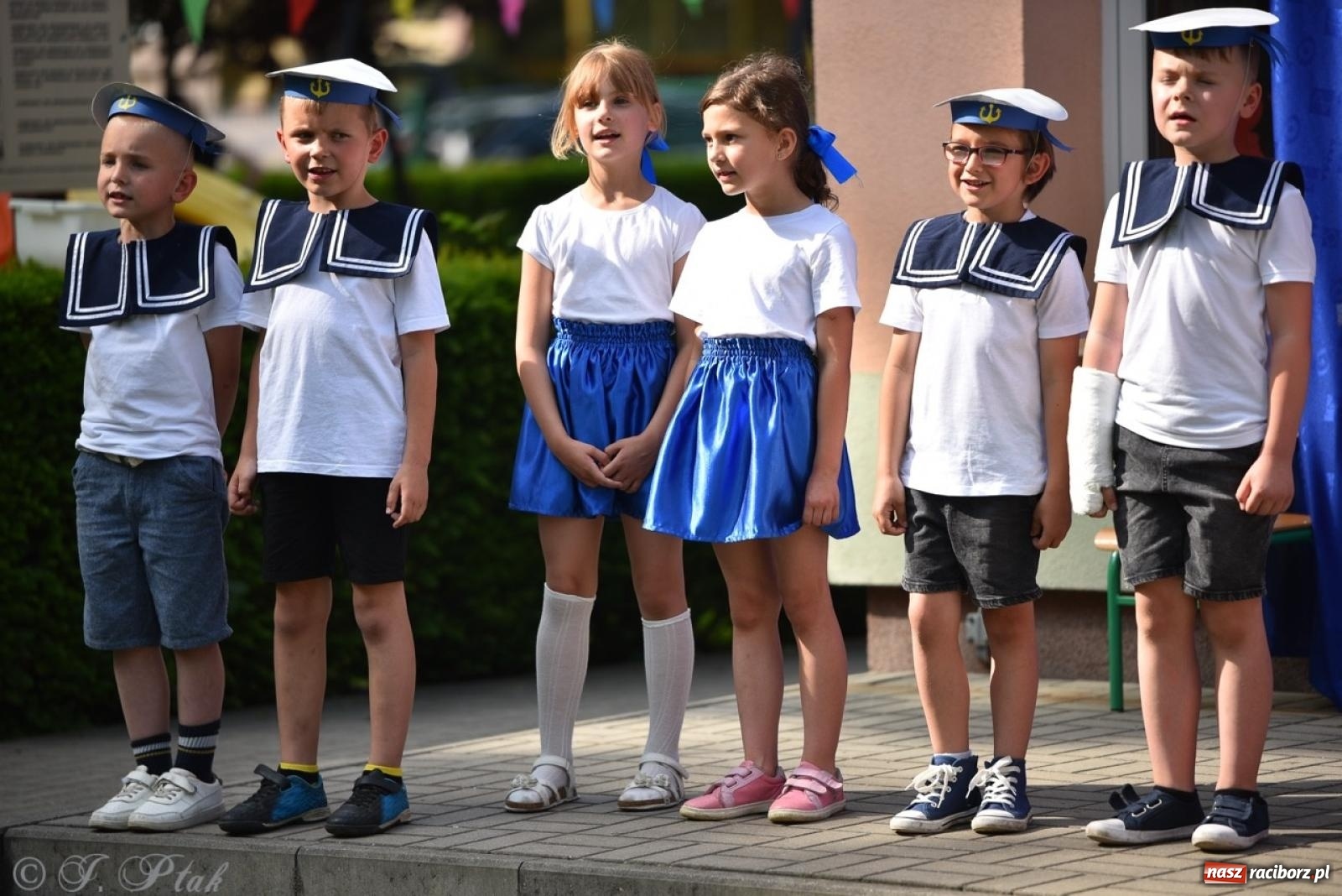 Zdjęcie w galerii na portalu naszraciborz.pl: Radość, śmiech i wspólna zabawa – rodzinny festyn w Przedszkolu nr 26 [FOTO i WIDEO] wiadomości z regionu