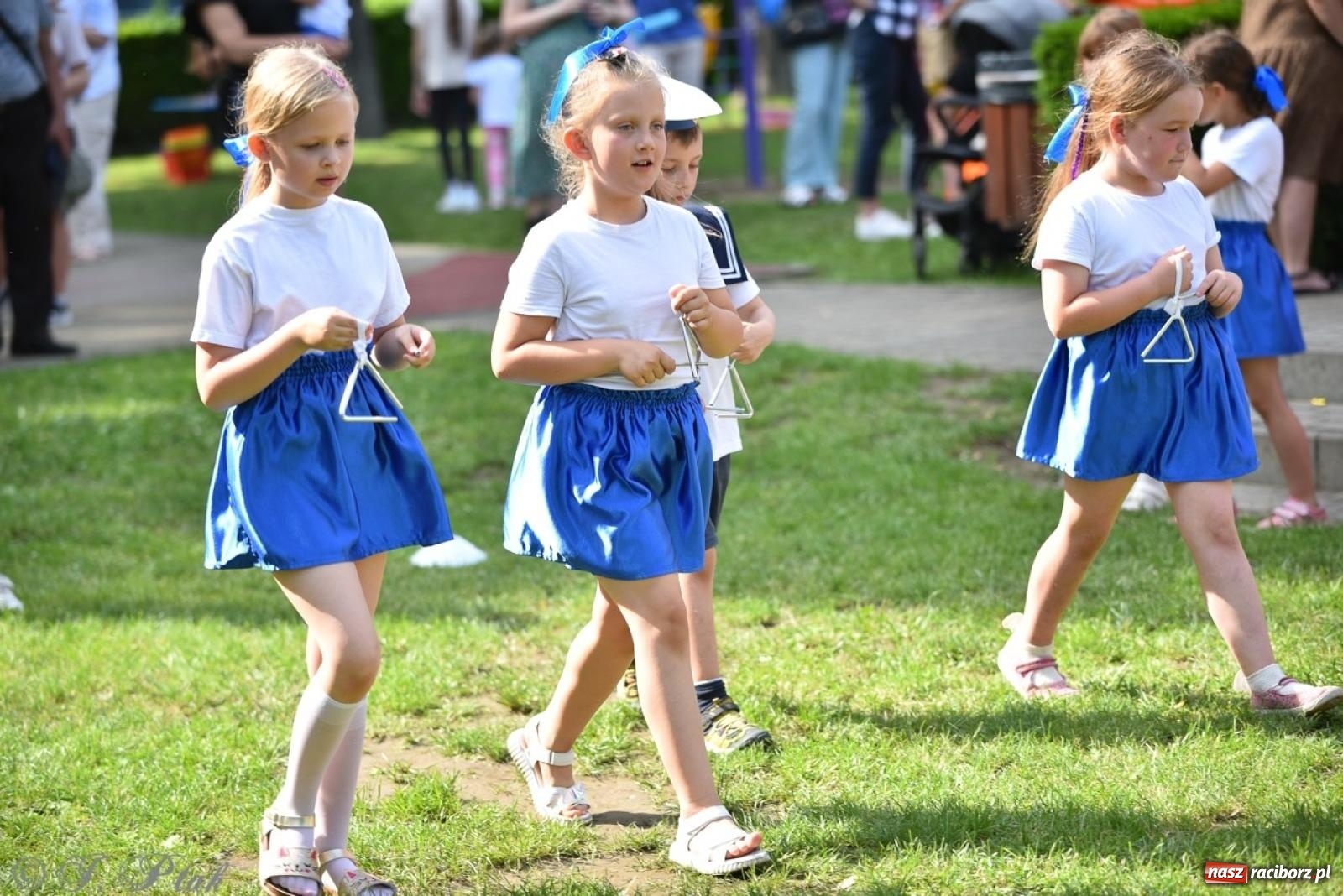Zdjęcie w galerii na portalu naszraciborz.pl: Radość, śmiech i wspólna zabawa – rodzinny festyn w Przedszkolu nr 26 [FOTO i WIDEO] wiadomości z regionu