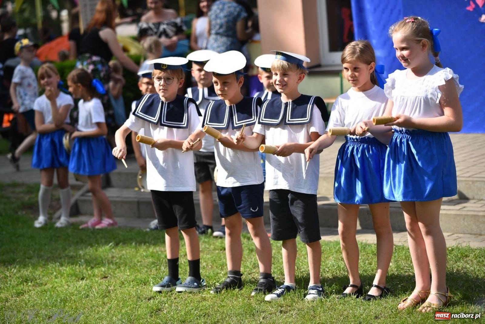 Zdjęcie w galerii na portalu naszraciborz.pl: Radość, śmiech i wspólna zabawa – rodzinny festyn w Przedszkolu nr 26 [FOTO i WIDEO] wiadomości z regionu